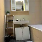 Moderne Dachgeschosswohnung In Bester Lage - Self Check In 아파트