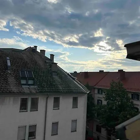 Moderne Dachgeschosswohnung In Bester Lage - Self Check In Lägenhet Graz
