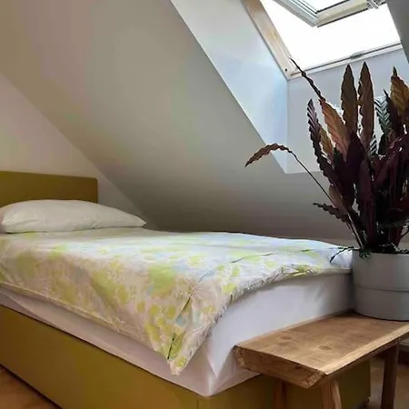 Apartment Moderne Dachgeschosswohnung In Bester Lage - Self Check In *