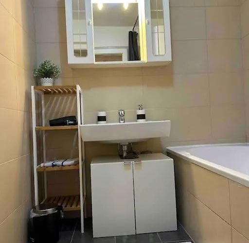 Moderne Dachgeschosswohnung In Bester Lage - Self Check In Apartament